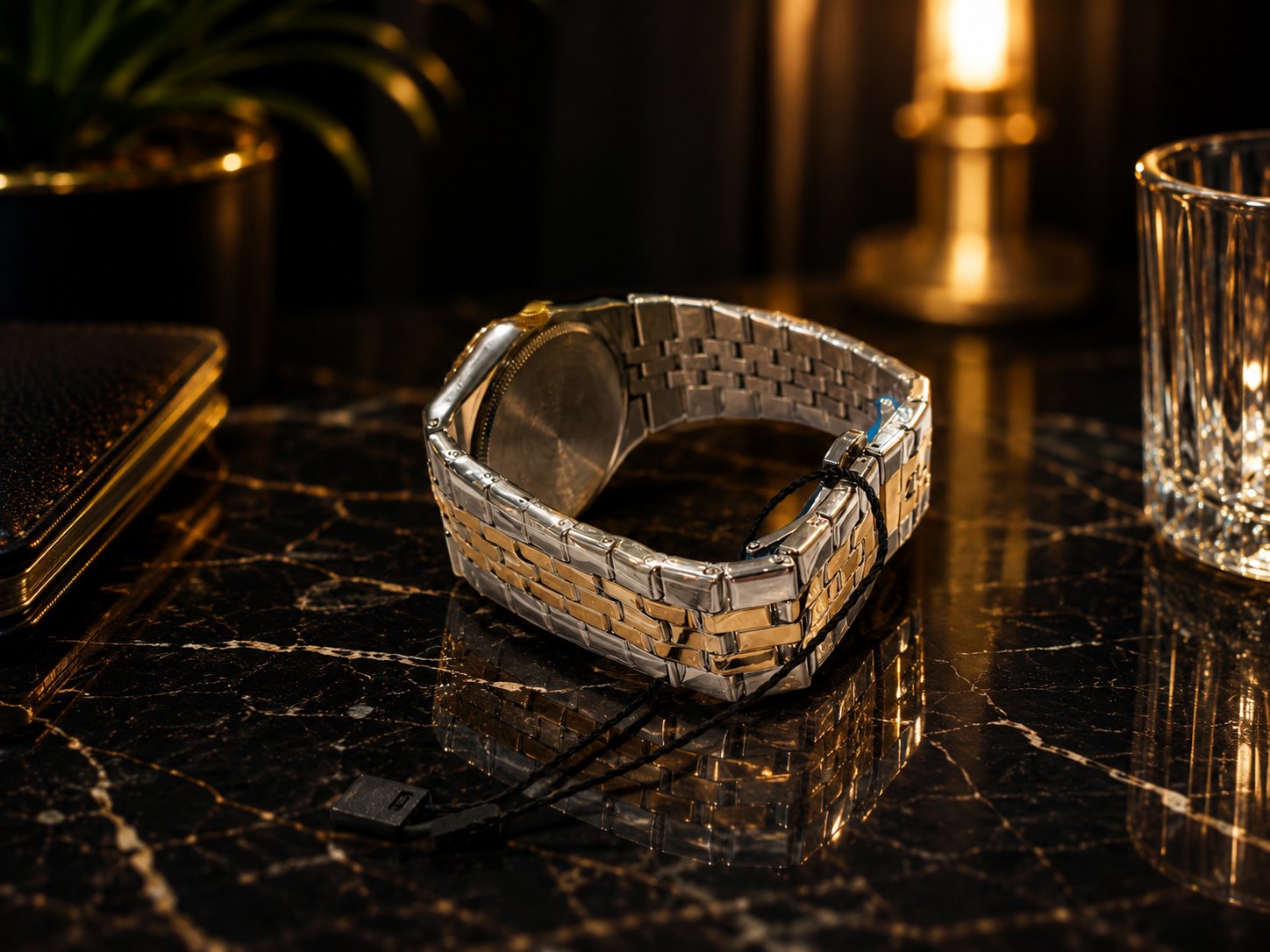 Essential Luxury Quartz Men'S Wristwatch, a Sporty And Timepiece with Luminous Features And a Date Function, Crafted from Stainless Steel. Perfect As a Gift